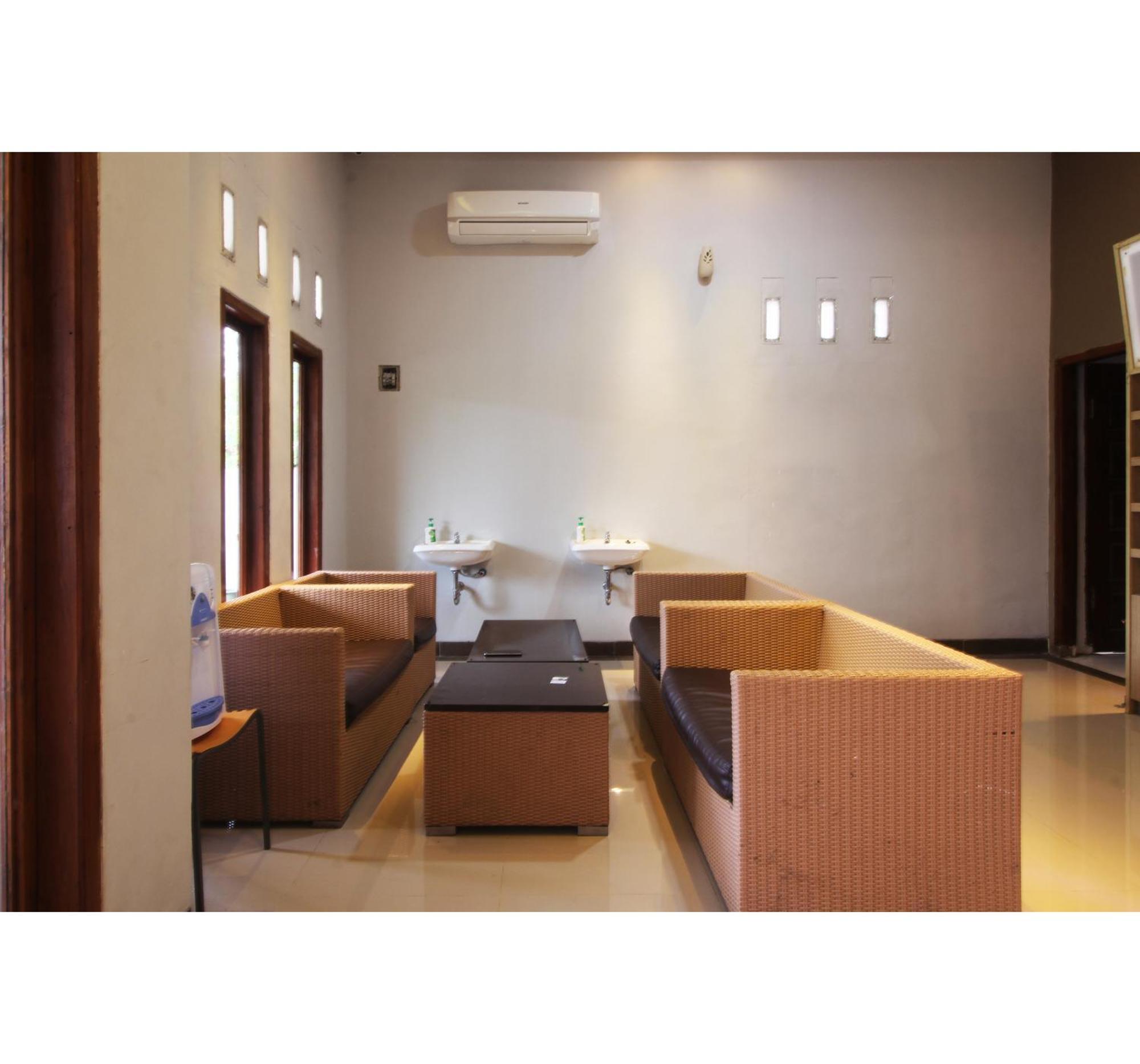 Oyo Life 2273 Pratama Homestay Bandar Lampung Dış mekan fotoğraf